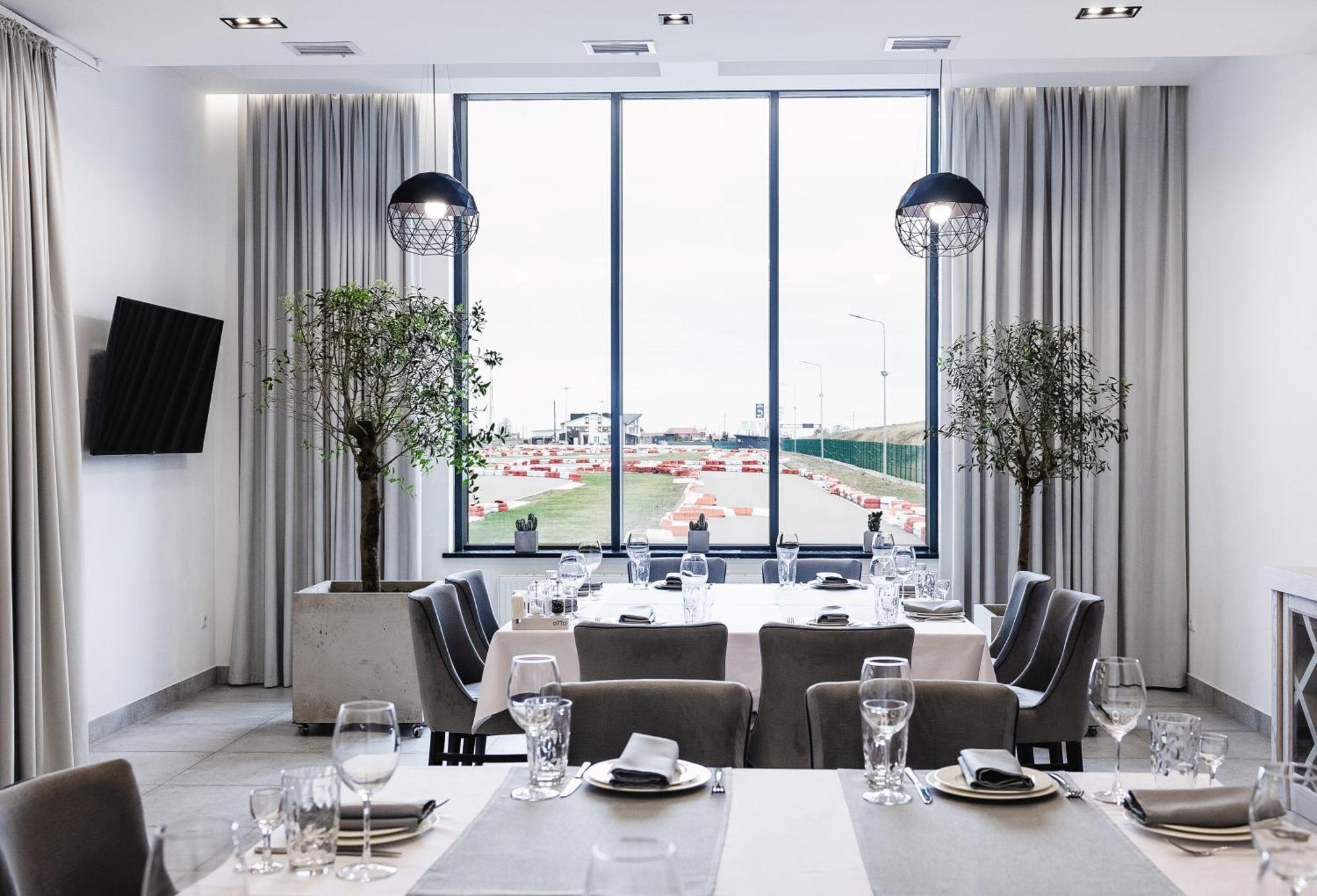 Otto Hotel-Restaurant Rivne Bagian luar foto